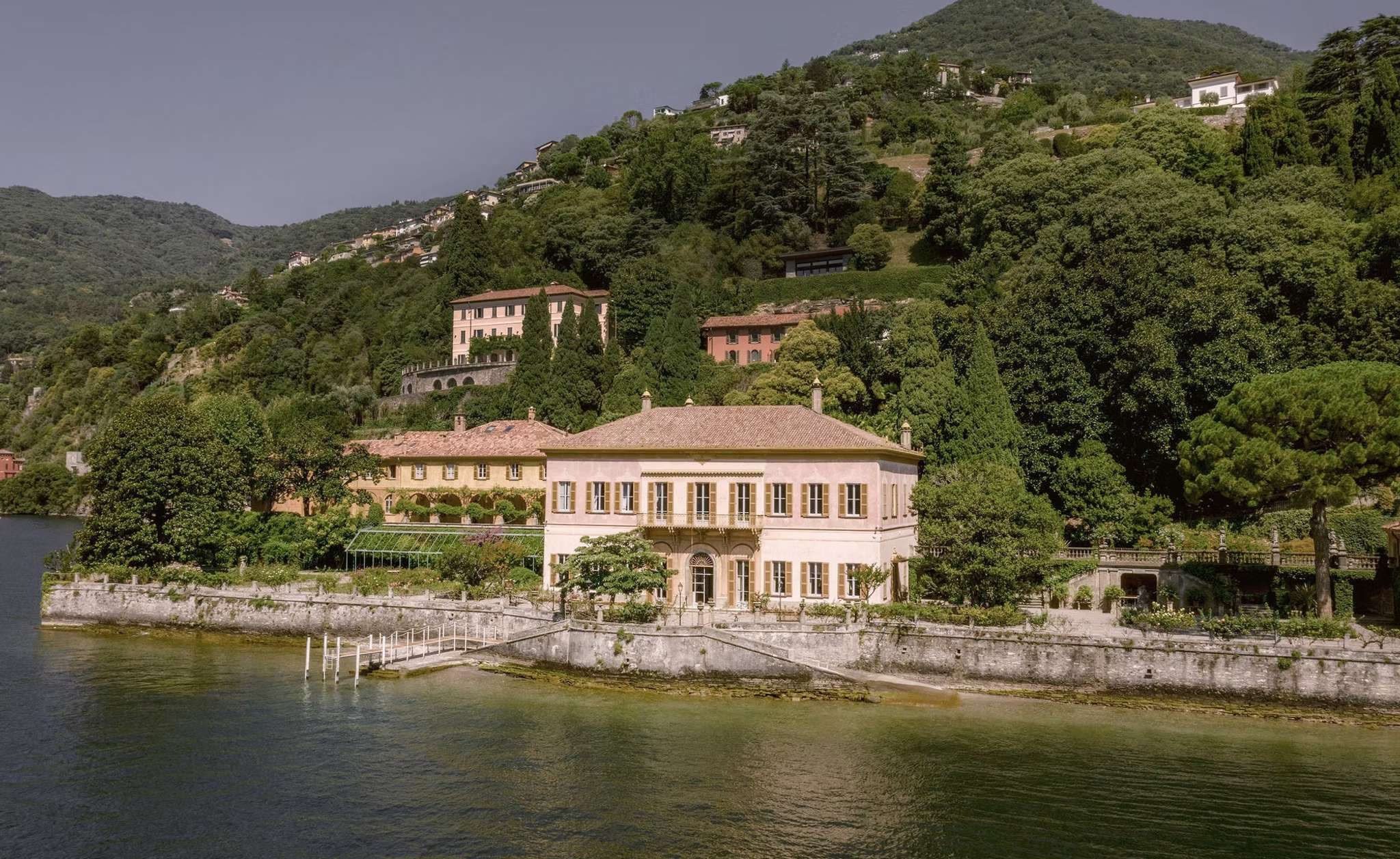 Villa Pizzo Lake Como wedding venue – a romantic 17th-century villa nestled along the shores of Lake Como, boasting classical Italian architecture, lush private gardens, and an intimate lakeside setting, perfect for refined and exclusive weddings.